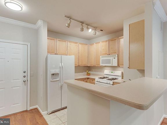 4th image of 9480 Virginia Center Blvd Unit 215
