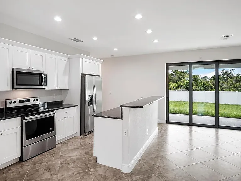 4 bed, 1800 sqft, $2,200 — Photo 2