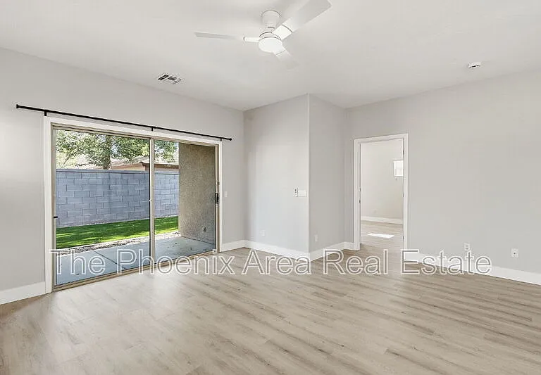 554 E San Carlos Way — Photo 11
