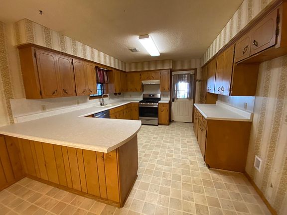 4th image of 212 Rock St