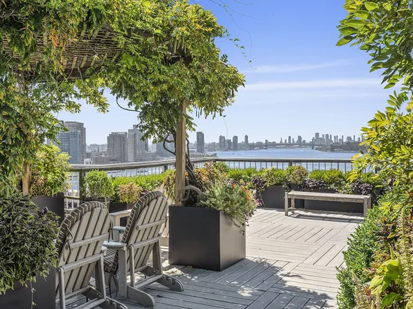 45 Sutton Place image 9 of 10