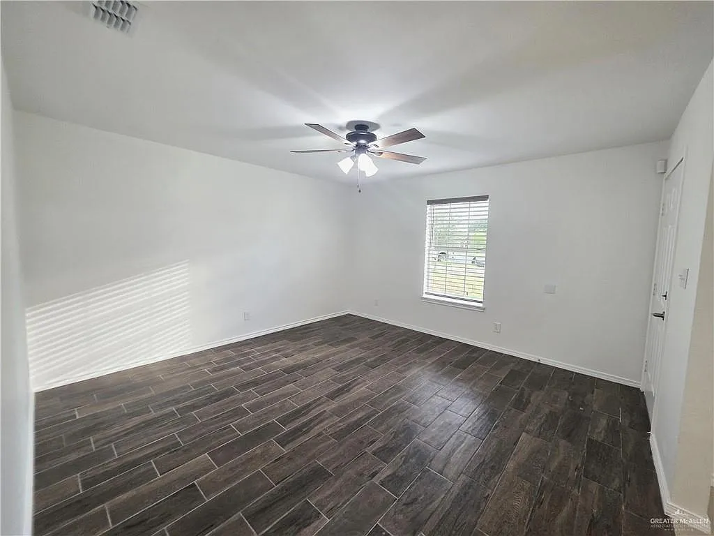 4 bed, 2.0 bath, 1371 sqft, $1,650 — Photo 3