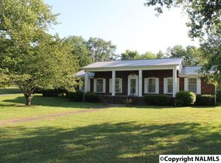 400 Crystal Lake Dr NE, Fort Payne, AL 35967