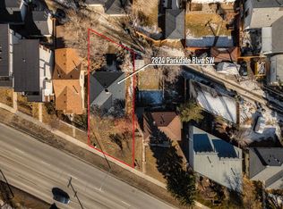 2824 S Parkdale Blvd NW, Calgary, AB T2N3S8