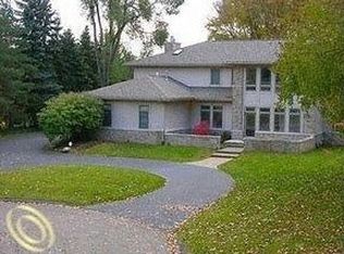 27675 Chatsworth Rd, Farmington Hills, MI 48334