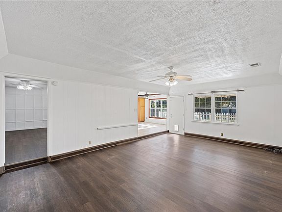 2nd image of 710 Dogwood St
