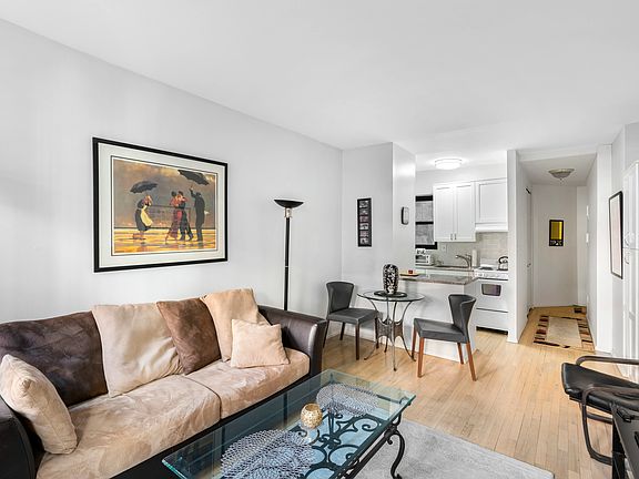 2nd image of 160 E 91st St APT 4C