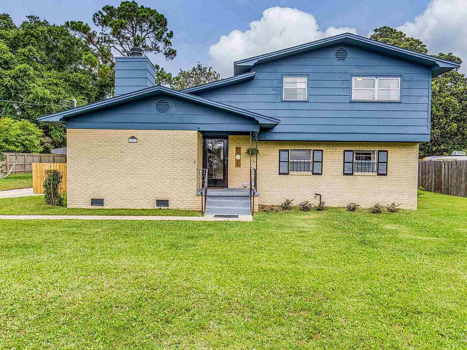 1st image of 6811 White Oak Dr