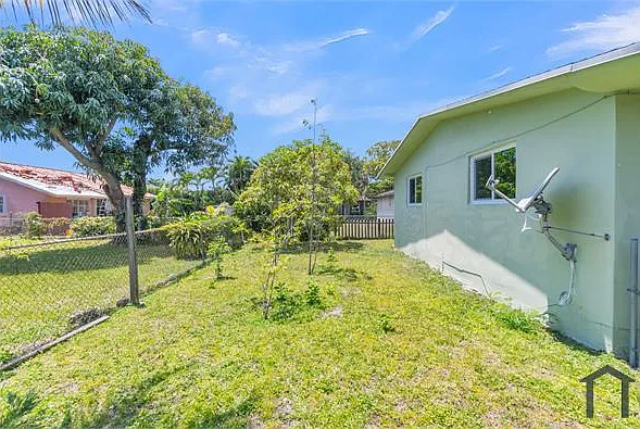 1730 NW 55th Ter — Photo 31