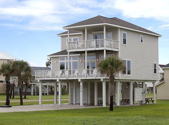 2nd image of 4214 Pelican Ln