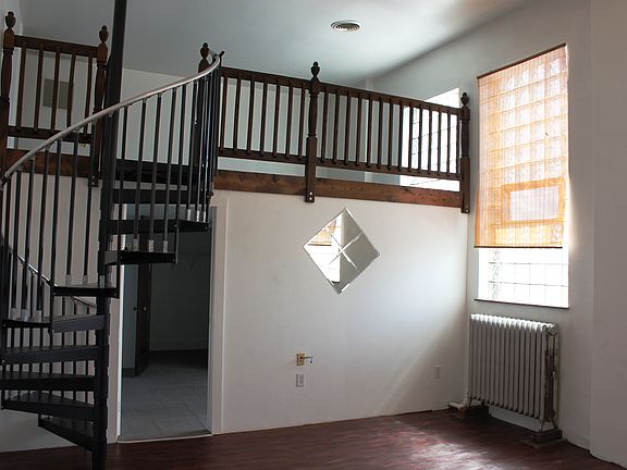 3rd image of 25 W Chestnut St APT 2C