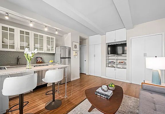 5th image of 365 W 20th St APT 7C