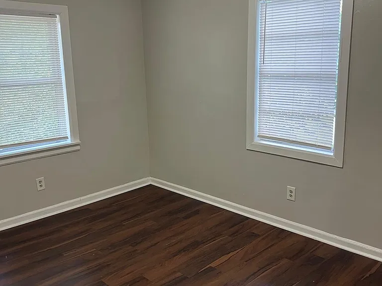 2292 Redwood Ave — Photo 7