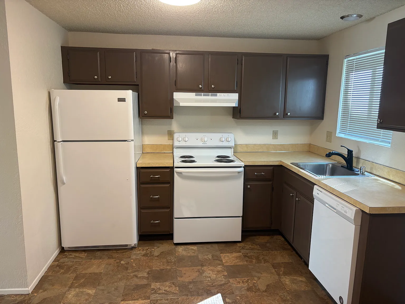 2 bed, 1.5 bath, $1,550 — Photo 3