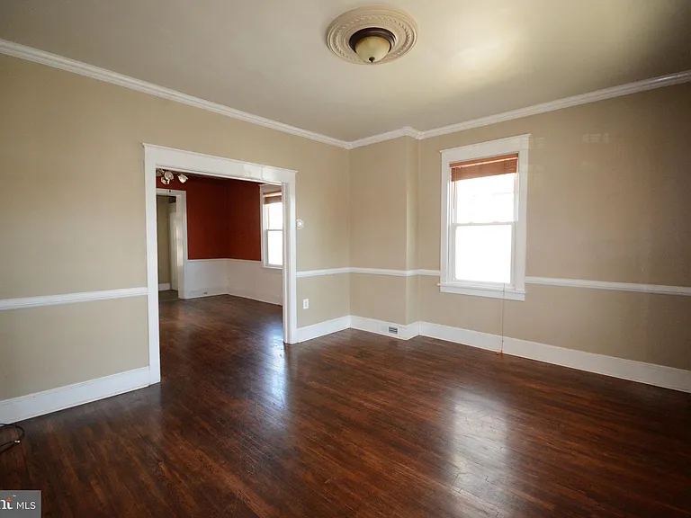 623 Guilford Ave — Photo 5