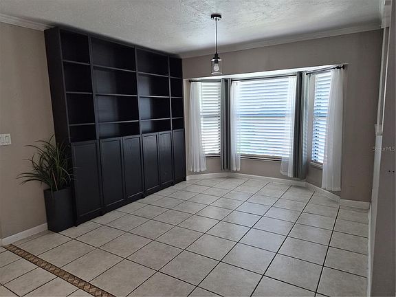 3rd image of 1080 Leeward Rd