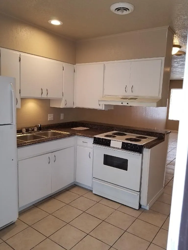 2 bed, 804 sqft, $950 — Photo 2