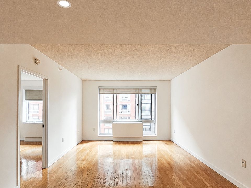 1st image of 555 W 23rd St APT N10e