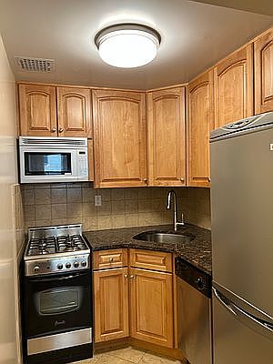 3rd image of 330 W 77th St #3A