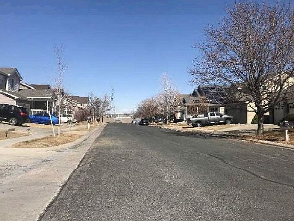 Exterior Neighborhood (street photo)