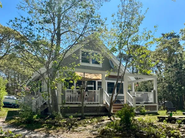 299 Daggett Ave #A, Vineyard Haven, MA 02568