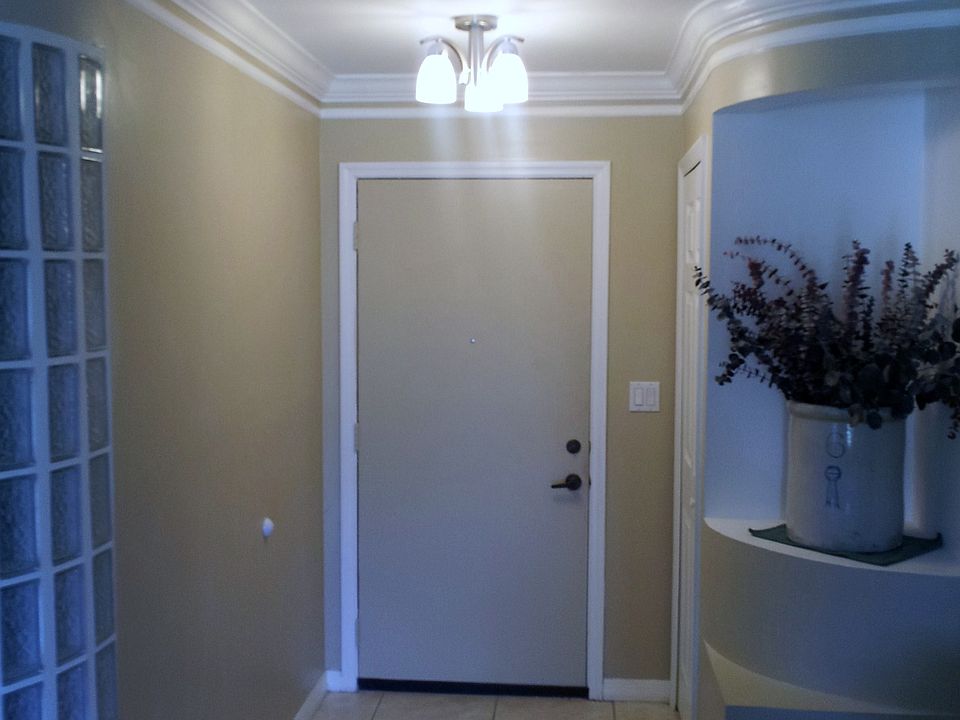 Look at the ceiling here!