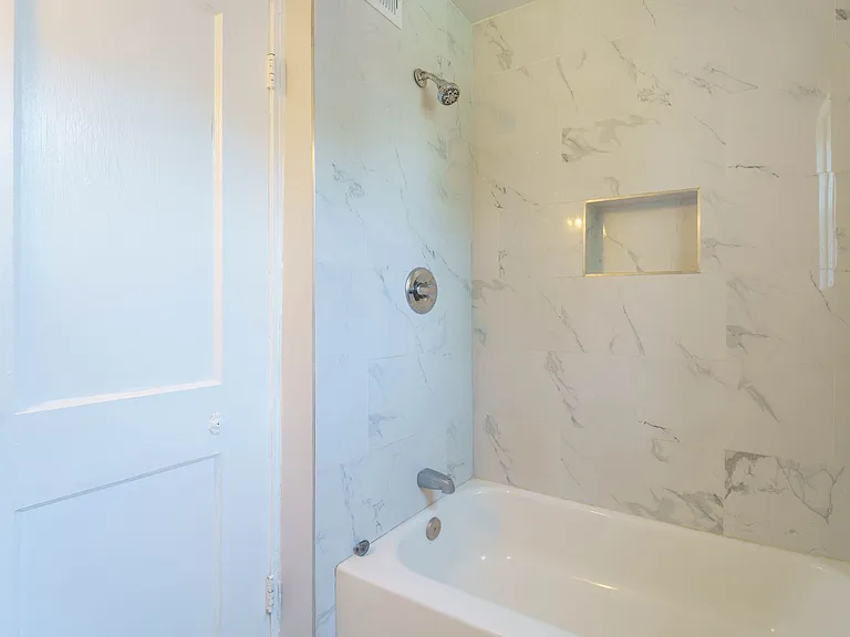 10024 Lorain Ave — Photo 19