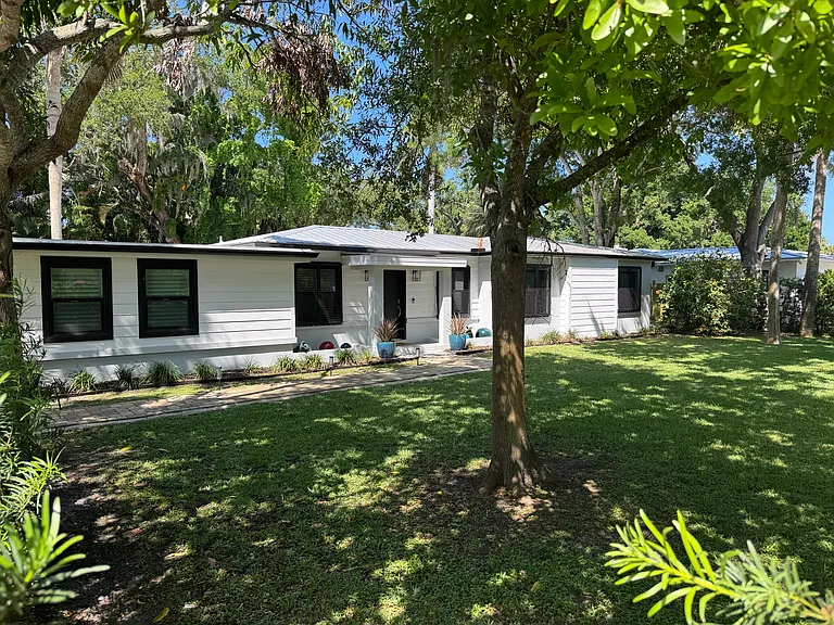 876 22nd Pl — Photo 2