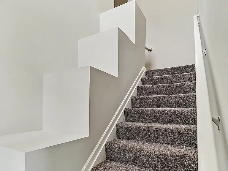 800 Redwood Ln — Photo 4
