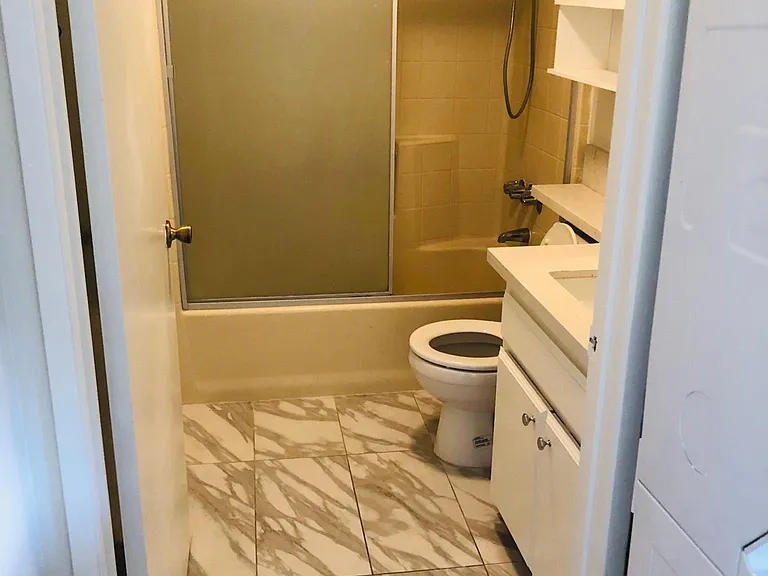 4942 Maplewood Ave #105 — Photo 6
