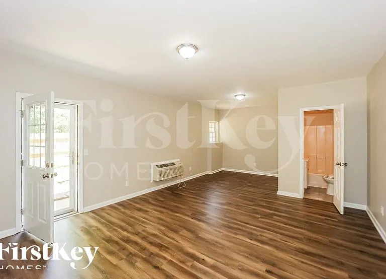 205 McIntosh Ct — Photo 8