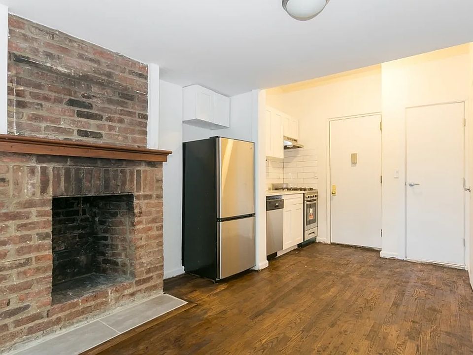 2nd image of 15 E 7th St APT 4