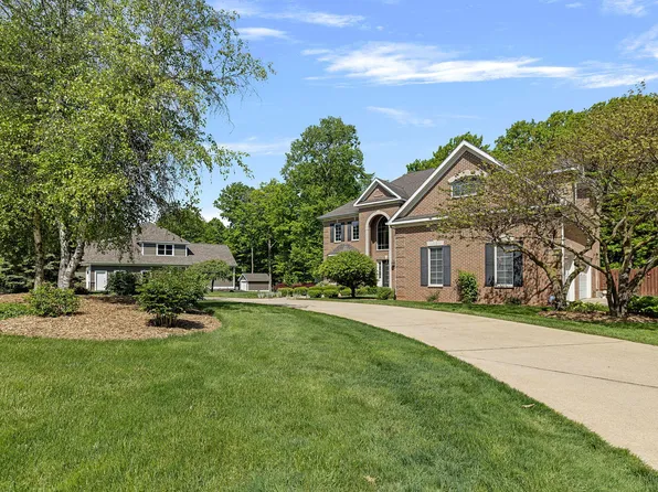 1825 Stockbridge Dr, Saint Joseph, MI 49085