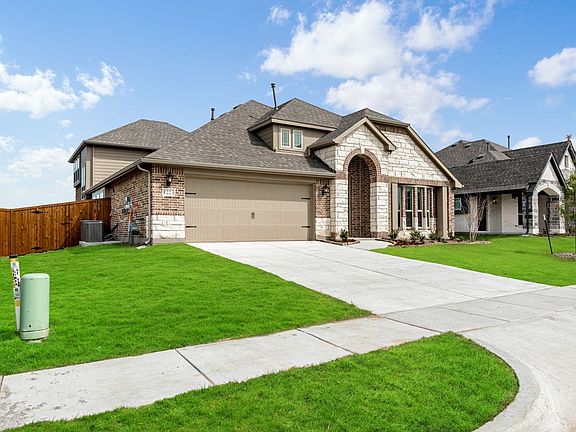 2nd image of 1223 Stoneleigh Pl