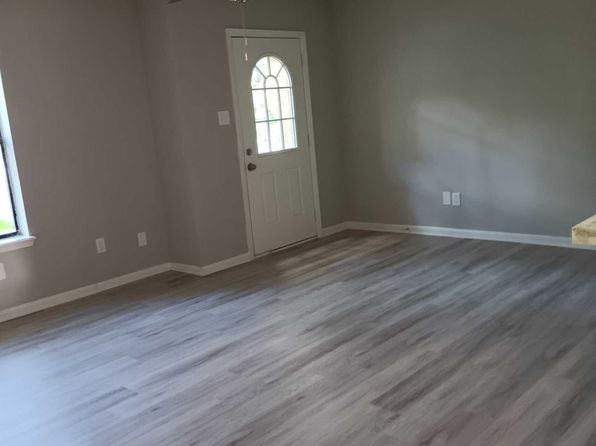 203 4th St, Liberty, TX 77575