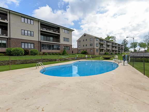 2nd image of 225 Columbia Ave W APT 11