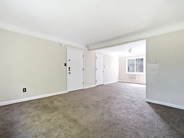 2715 Noble Rd #303 — Photo 2