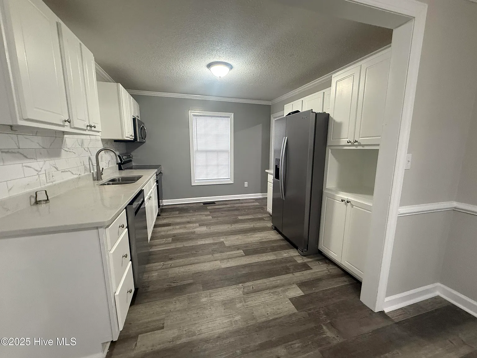 3 bed, 2.0 bath, 1795 sqft, $1,700 — Photo 4