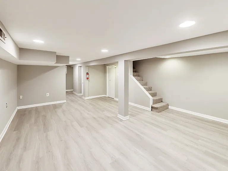 1917 Lincoln Rd NE — Photo 17