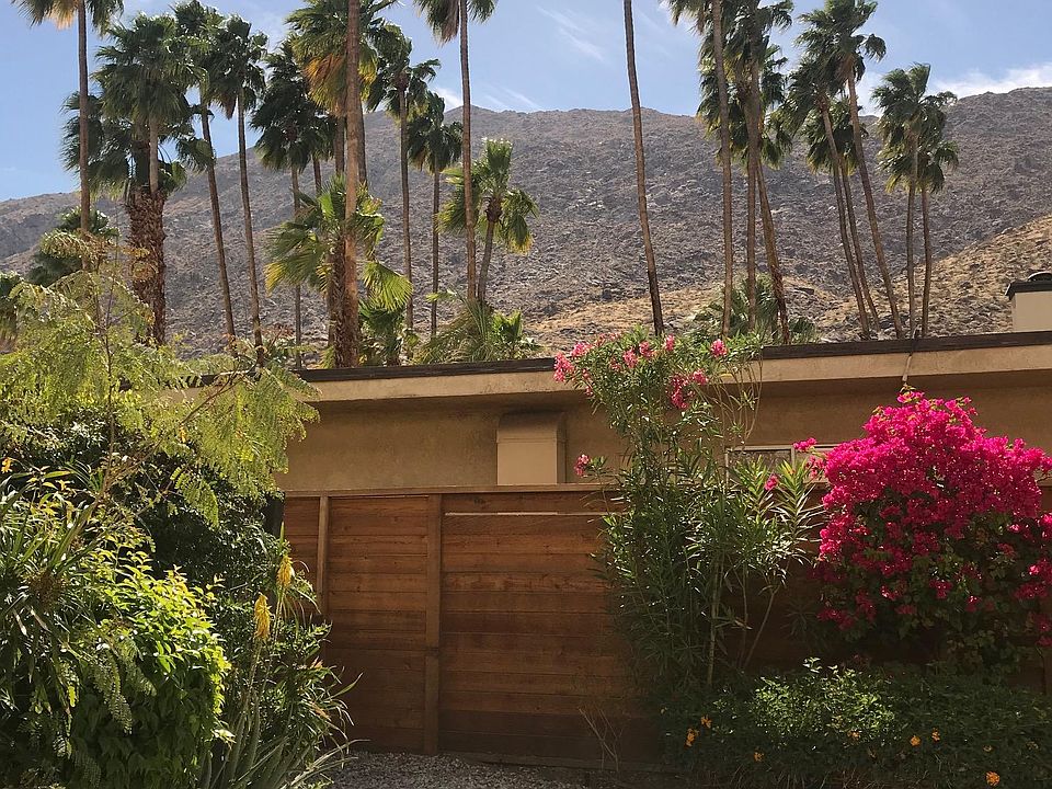 Private yard with incredible view!