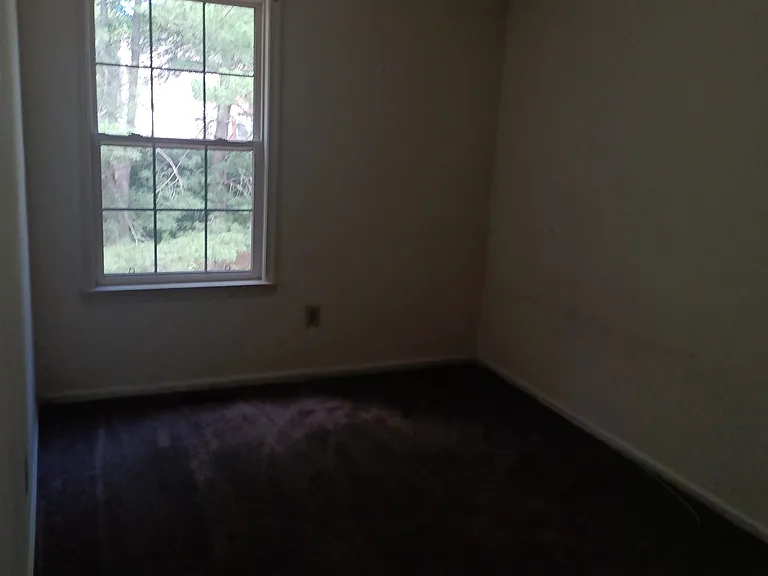 190 Victoria Ct — Photo 16