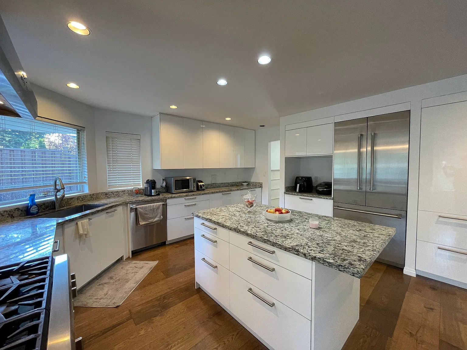 4 bed, 2934 sqft, $4,900 — Photo 3