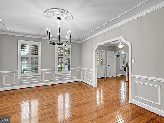 3rd image of 6464 Gristmill Square Ln