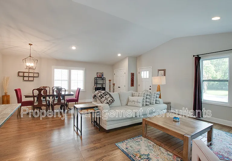 805 Rison Ave NE — Photo 13