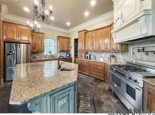 8979 Carriagewood Estates Dr, Baton Rouge, LA 70817