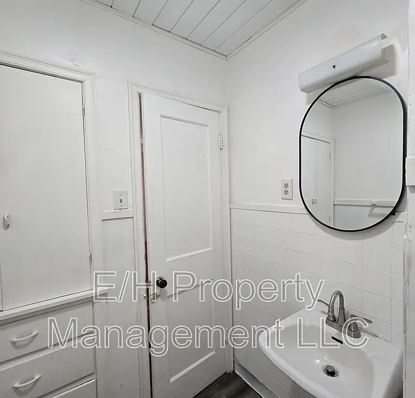 528 S Glendale St — Photo 12