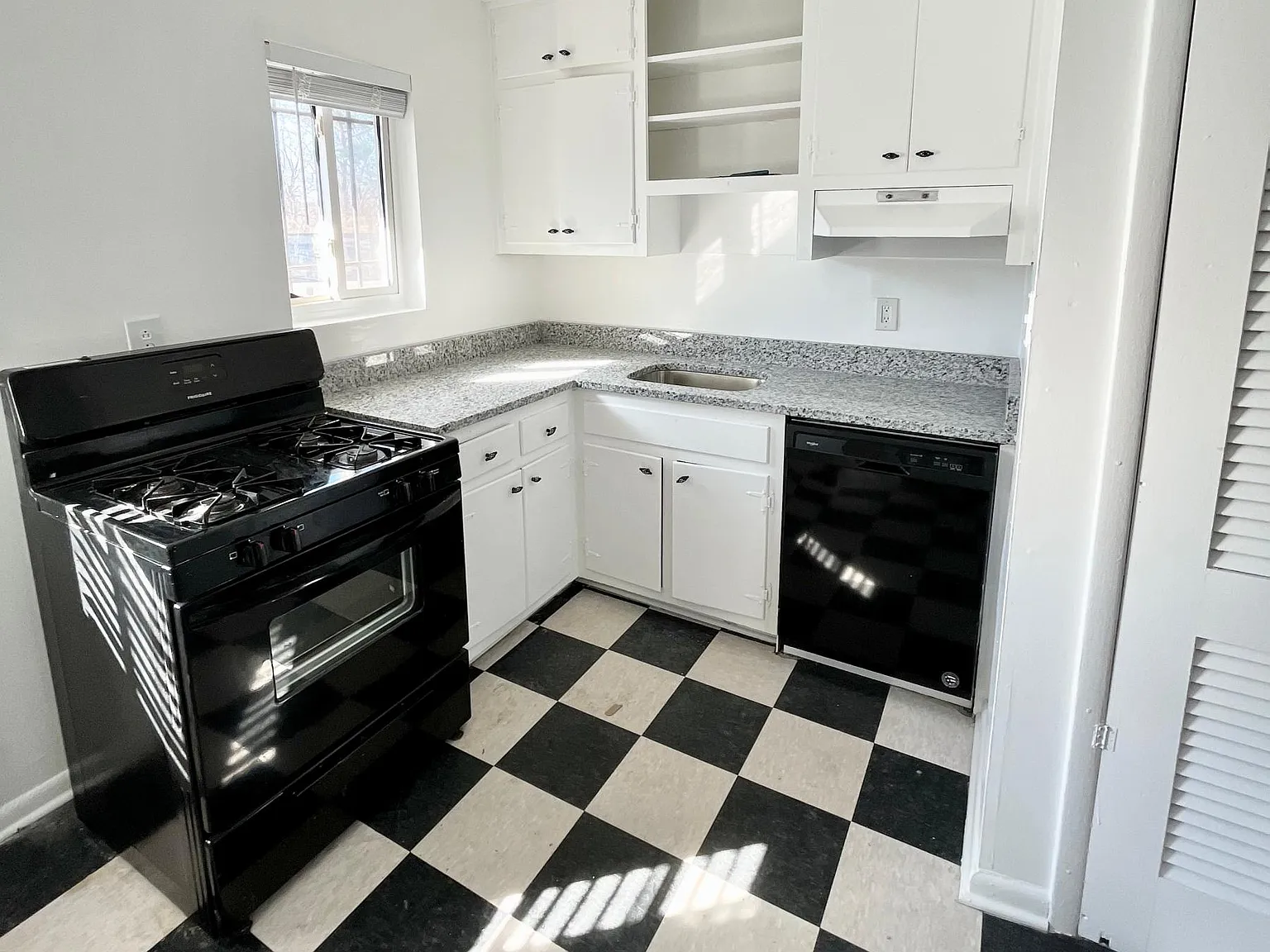 2 bed, 800 sqft, $1,875 — Photo 3