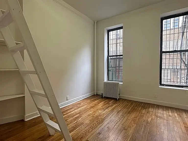 221 E 32nd St #2 — Photo 11