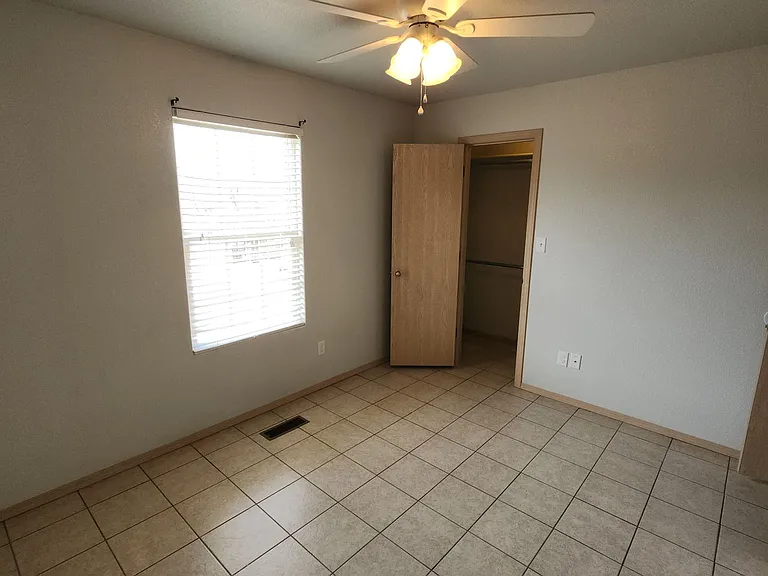 3318 N Detroit Ave — Photo 21