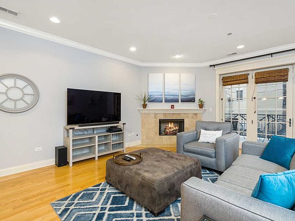 3rd image of 2801 N Oakley Ave APT 107